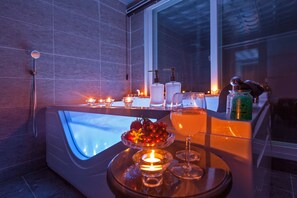 Private spa tub