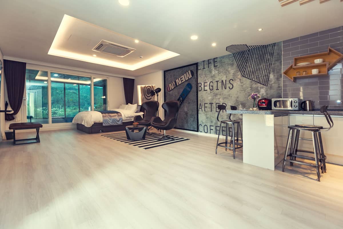 101 - Extra KRW 50,000 charged on spot for use of hot water in pool & KRW 20,000(2pax) for BBQ Grill | 1 habitación y wifi gratis