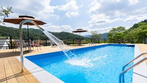 Outdoor pool - Eunhanul Pension (Gapyeong)