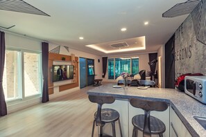101 - Extra KRW 50,000 charged on spot for use of hot water in pool & KRW 20,000(2pax) for BBQ Grill | Private kitchenette | Fridge, microwave, stovetop, electric kettle - Eunhanul Pension (Gapyeong)