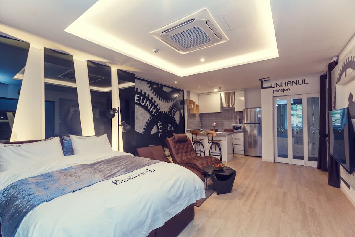 103 - Extra KRW 50,000 charged on spot for use of hot water in pool & KRW 20,000(2pax) for BBQ Grill | 1 habitación y wifi gratis