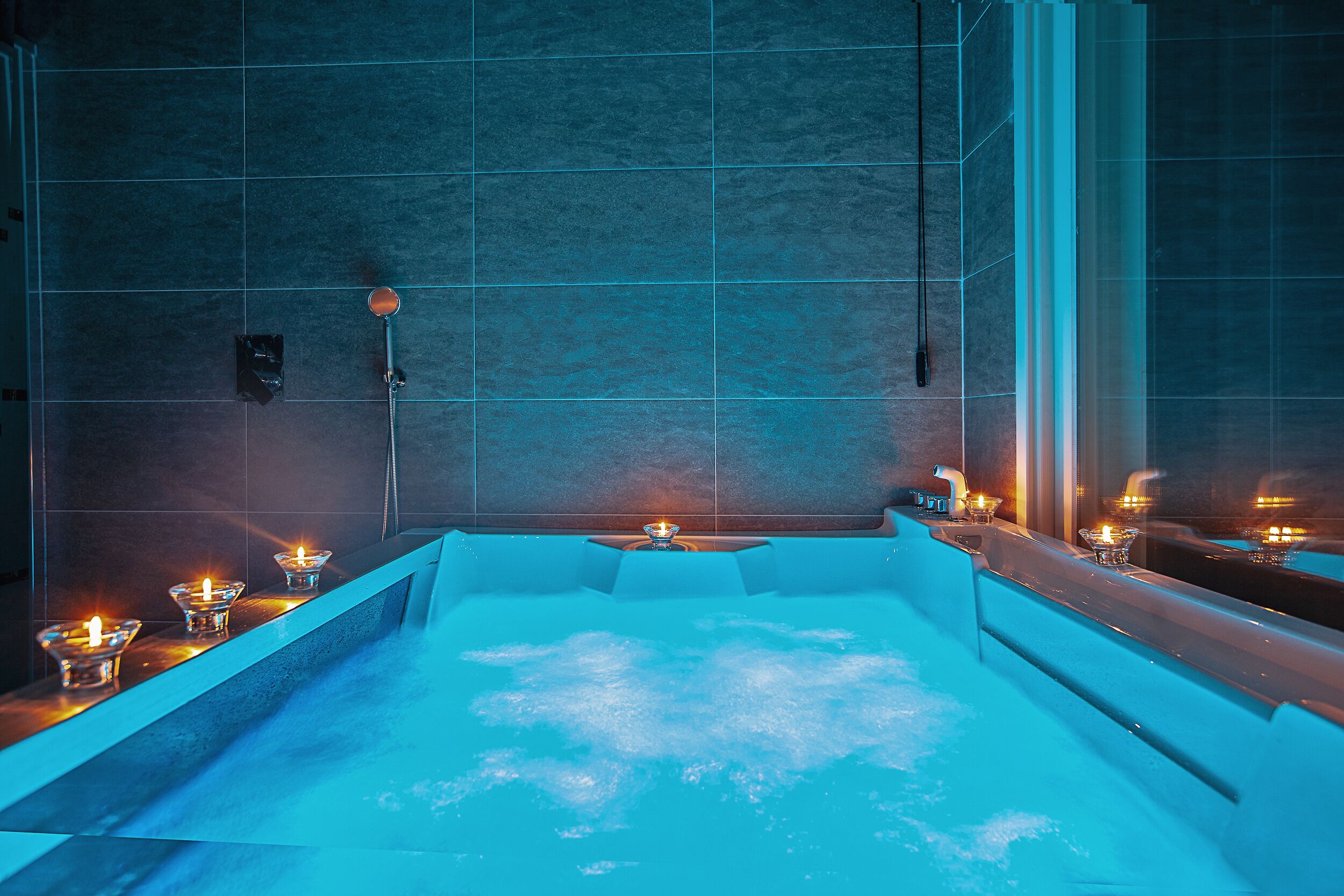 Private spa tub