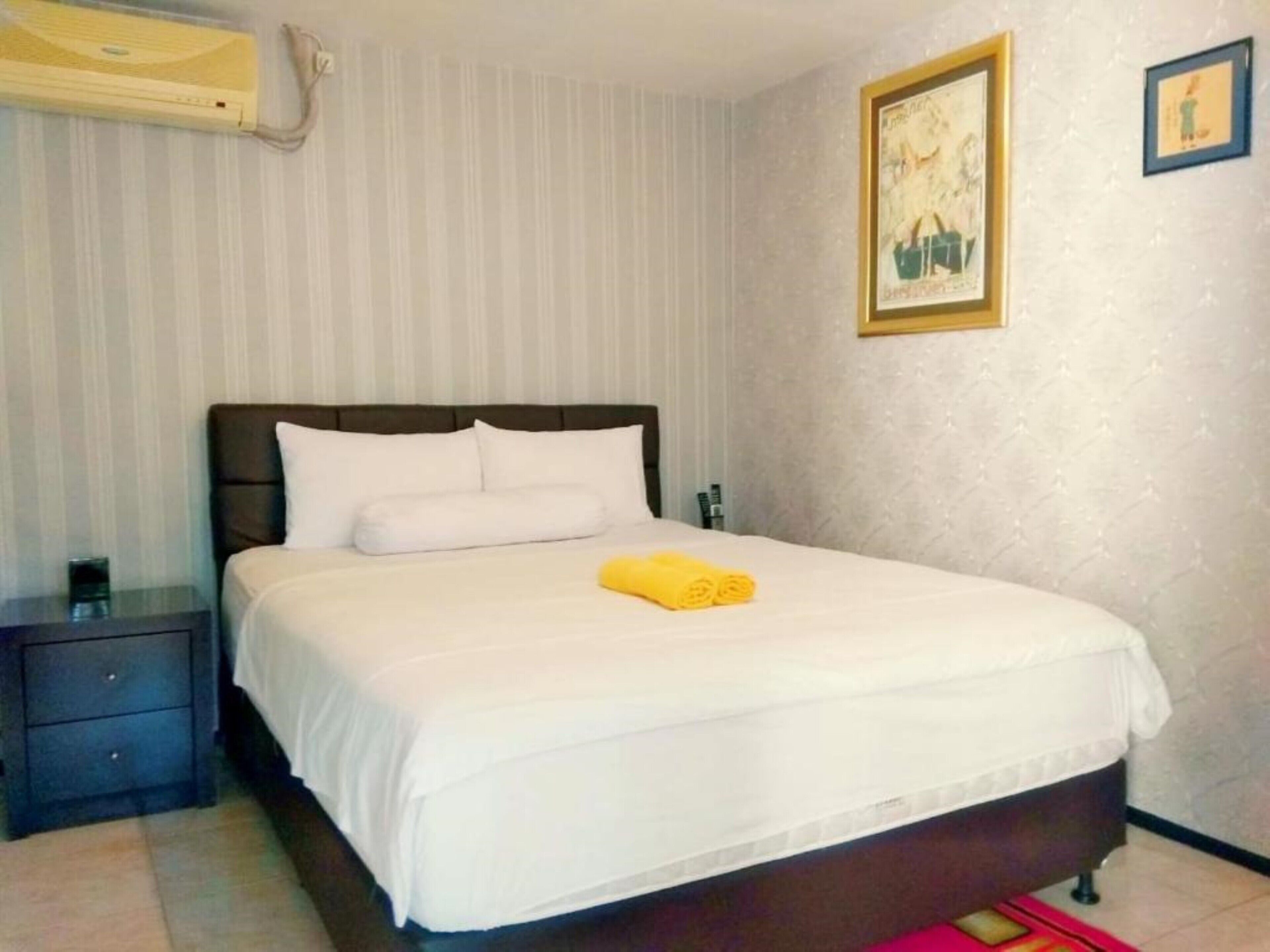 Desk, free WiFi, bed sheets