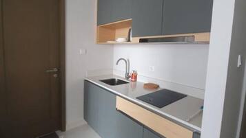 Studio | Private kitchen | Coffee/tea maker, electric kettle