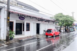Exterior - Bi.es Homestay (Yogyakarta)