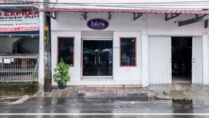 Unclassified image, 5 of 35, button - Bi.es Homestay (Yogyakarta)