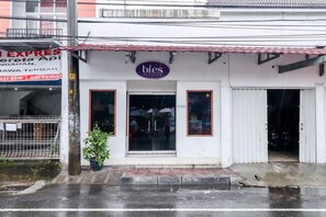 Exterior - Bi.es Homestay (Yogyakarta)