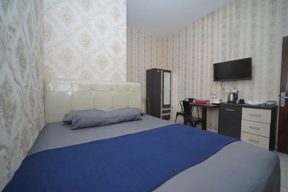 WiFi (free), bed sheets