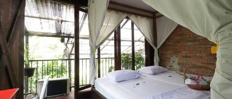 Desk, free WiFi, bed sheets