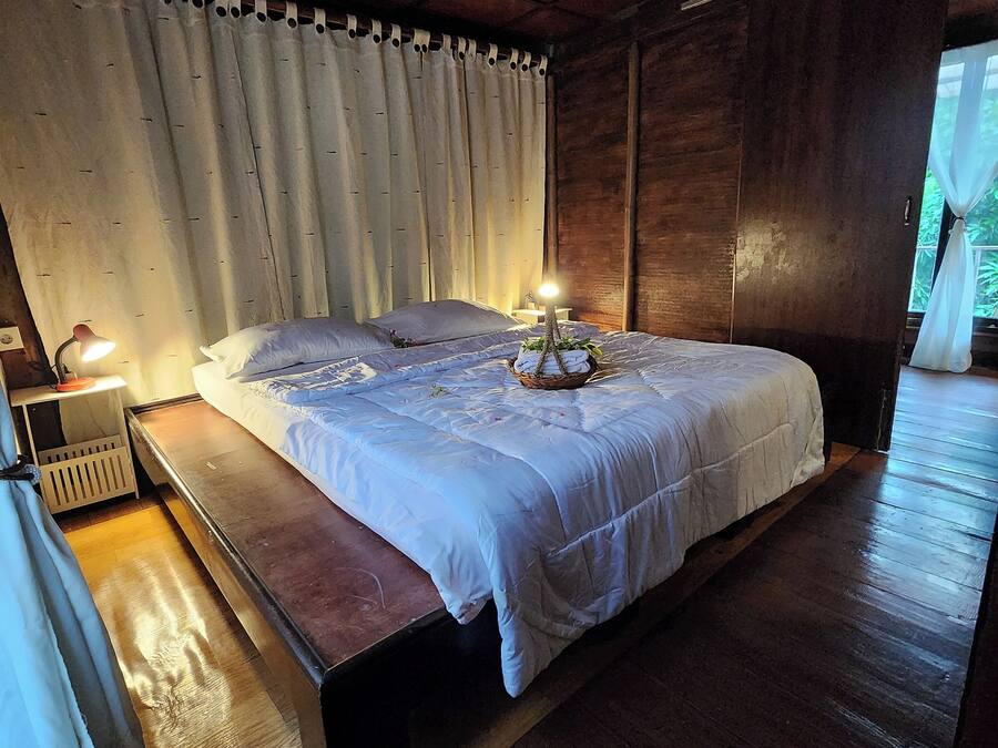 Adenium Villa | Desk, free WiFi, bed sheets