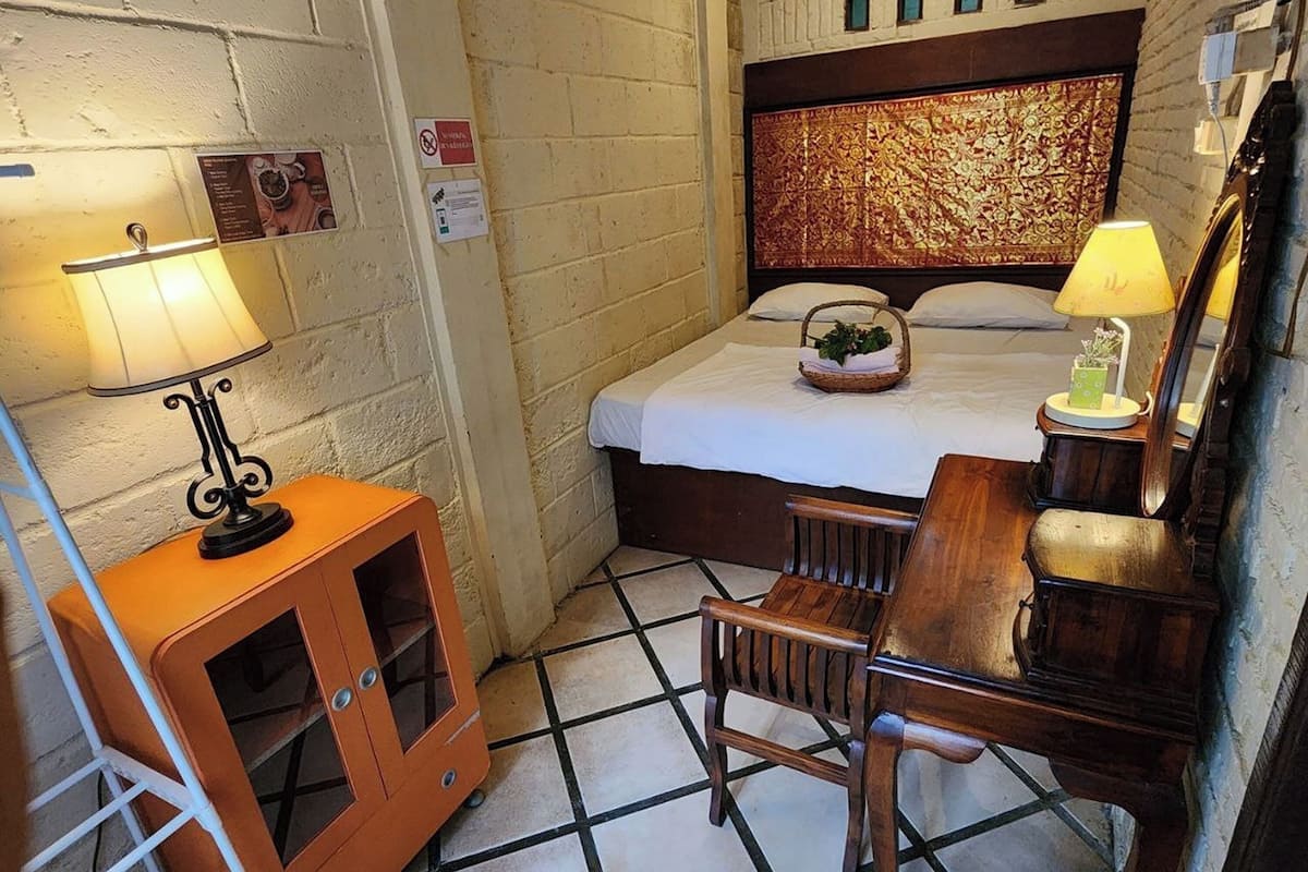 Semi Standard room | โต๊ะทำงาน, Wi-Fi ฟรี, ผ้าปูที่นอน
