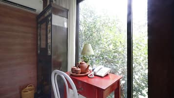 Deluxe Room, Balcony | Desk, free WiFi, bed sheets