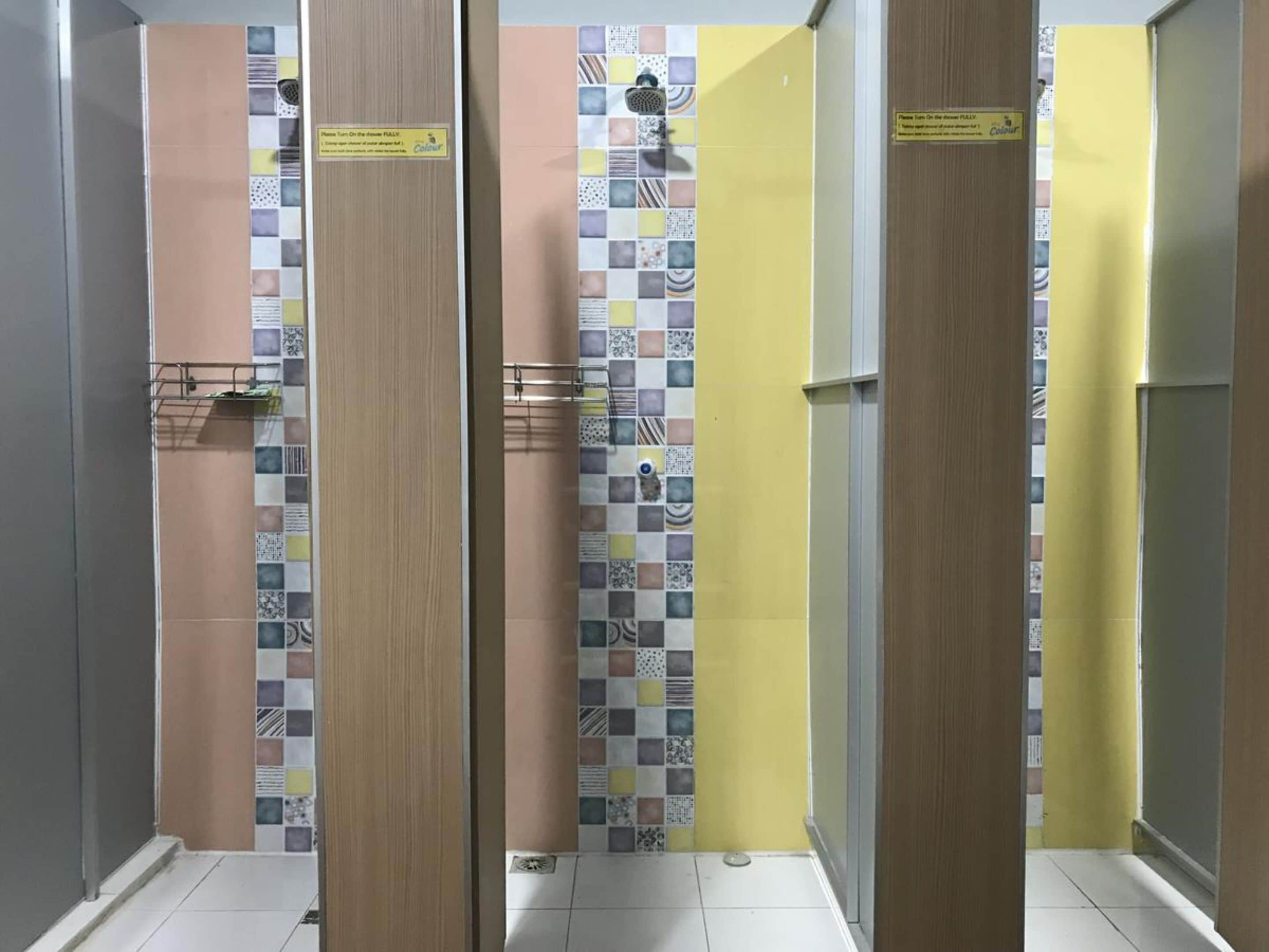 Shower, towels