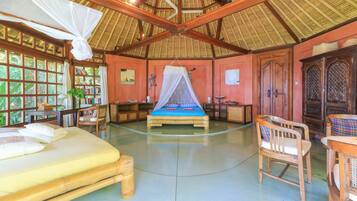 Triple Room | Free WiFi, bed sheets