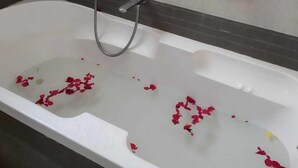 Classic Room | Bathroom - Dream Valley Resort (Mahabaleshwar)