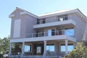 Front of property - Dream Valley Resort (Mahabaleshwar)