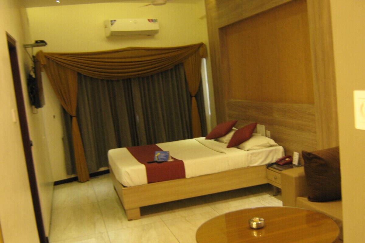 Deluxe Room | Blackout curtains, soundproofing, iron/ironing board (on request)