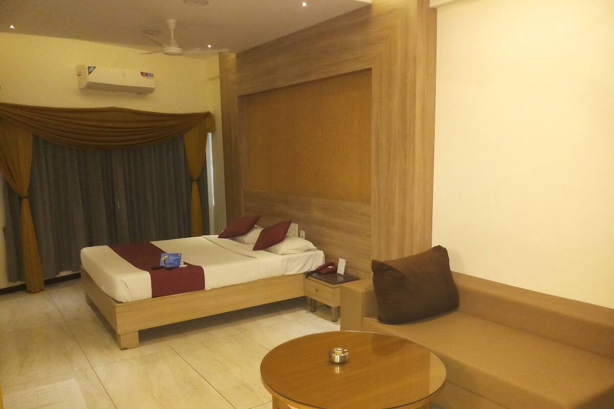 Deluxe Room | Blackout curtains, soundproofing, iron/ironing board (on request)
