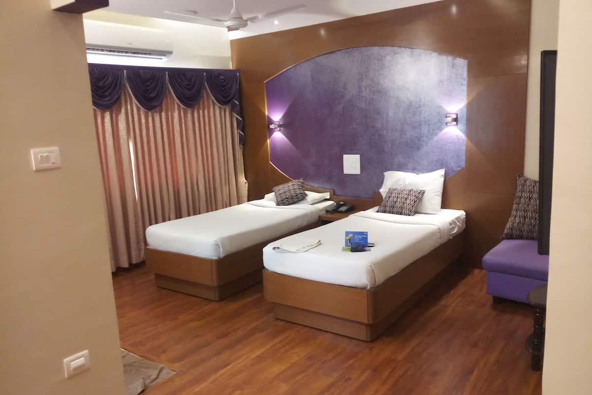Deluxe Room | Blackout curtains, soundproofing, iron/ironing board, free WiFi
