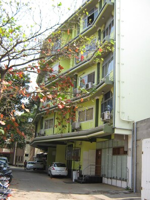 Con servicio de desayunos, comidas y cenas 