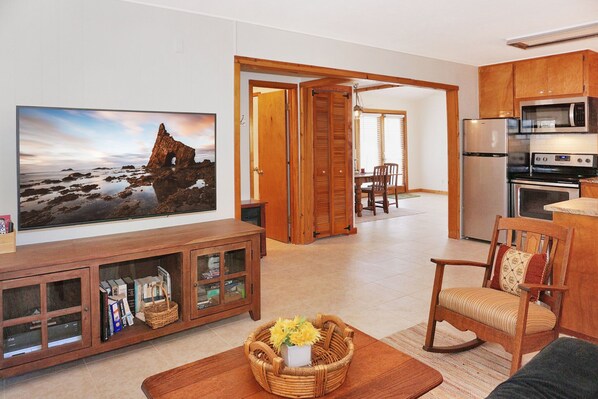 Televisión y chimenea