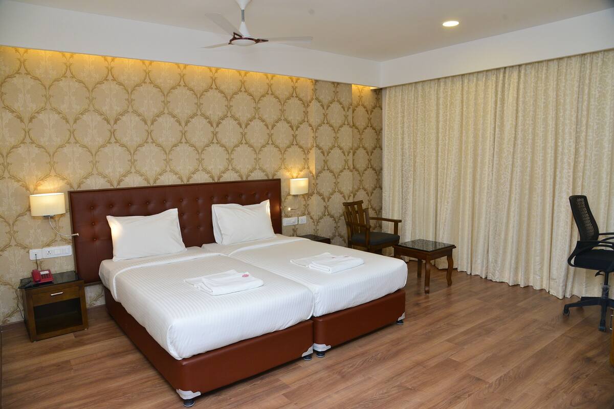 Superior Room | In-room safe, iron/ironing board (on request), WiFi (free)