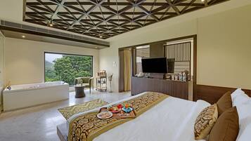 Suite Room | Premium bedding, soundproofing, free WiFi