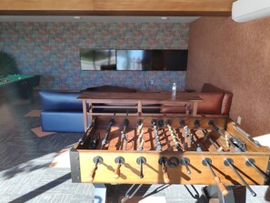 Games room - BRAND NEW Luxury Condo, Best location, Arch view (Cabo San Lucas)
