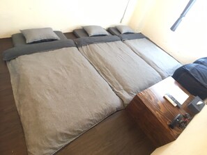 Quadruple Room (3-A) | Free WiFi - GOLDEN MILE Hostel (Amami)