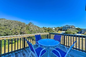 Furnished Deck | Outdoor Dining | 2nd-Floor Unit