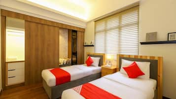 2 bedrooms, desk, laptop workspace, bed sheets