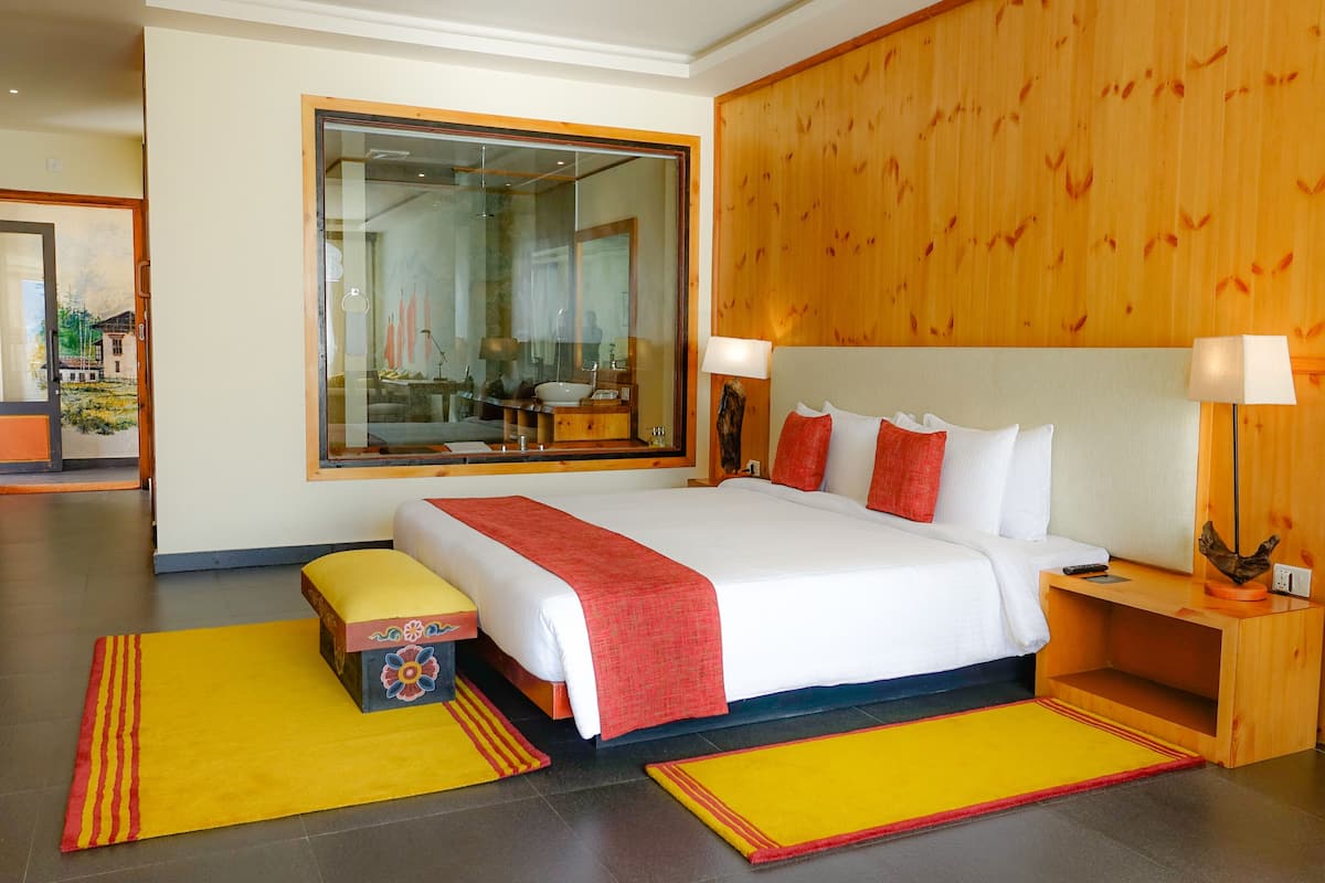 Luxury Room | 1 bedroom, in-room safe, desk, soundproofing
