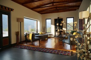 Restaurant - The Postcard Dewa  Thimphu (Thimphu)