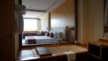 1 bedroom, premium bedding, in-room safe, desk