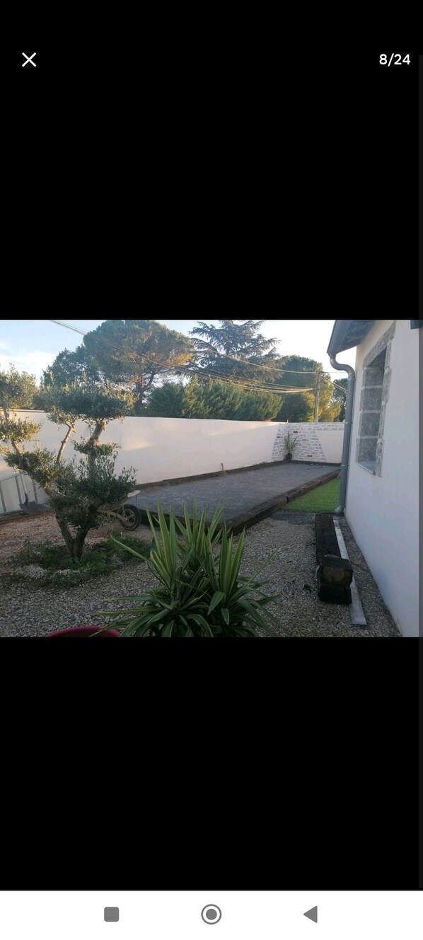 المنطقة المحيطة بالمنشأة