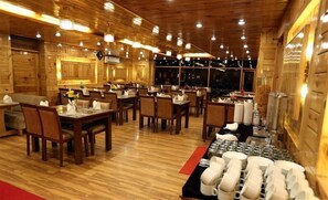Restaurant - The Holiday Resorts Cottages and Spa (Manali)