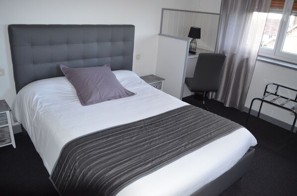 Double Room | Individually decorated, individually furnished, desk, blackout curtains