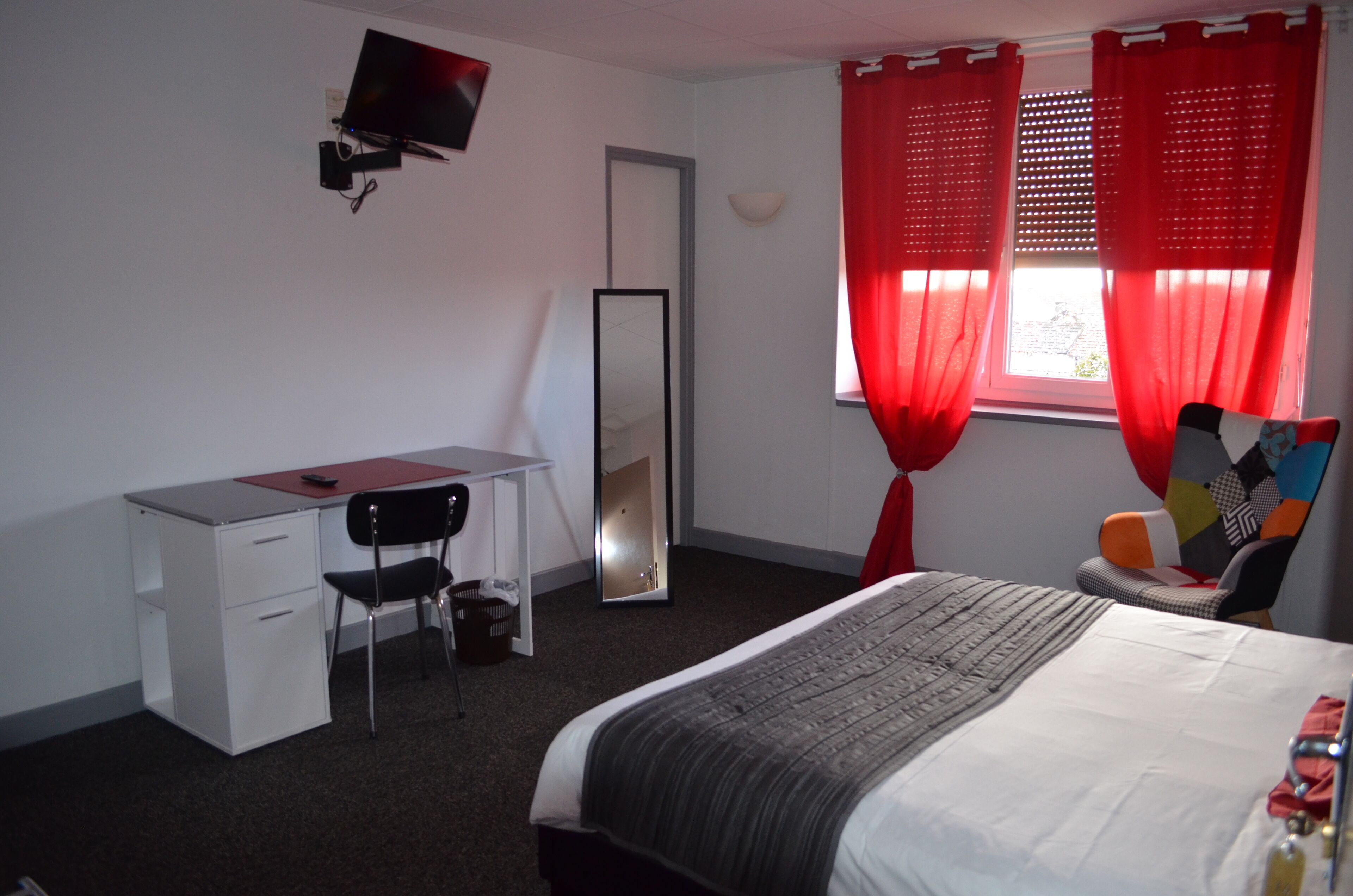 double room | individually decorated, individually furnished, desk, blackout curtains