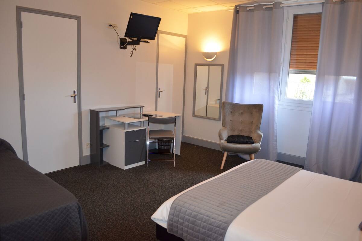 double room | individually decorated, individually furnished, desk, blackout curtains