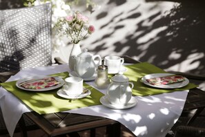 Daily buffet breakfast (EUR 10 per person) - Bio Hotel Bayerischer Wirt (Augsburg)