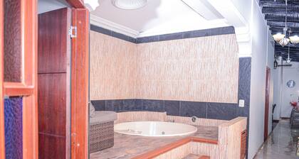 6 Bedroom 7 bath AC, Hot tub Balcony Poblado. No guest fees no register guests.
