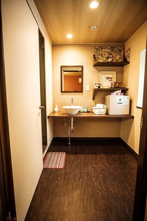 Japanese Style Room for 3 Guests | Free WiFi - Guest House HANA Fushimi Inari (Kyoto)