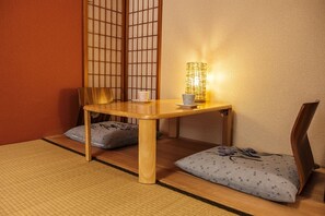 Japanese Style Room for 3 Guests | Free WiFi - Guest House HANA Fushimi Inari (Kyoto)