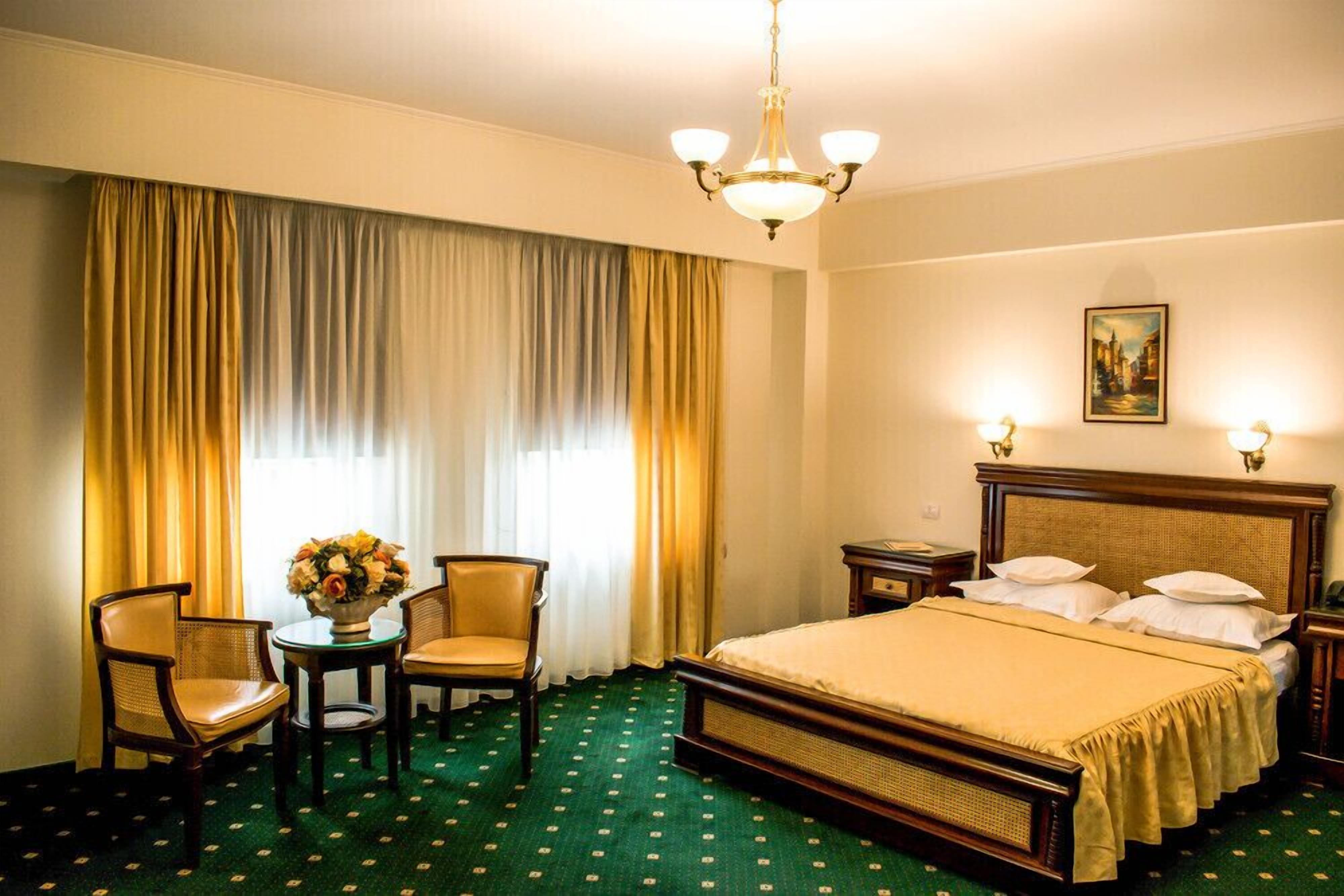 standard double room | 1 bedroom, minibar, in-room safe, soundproofing