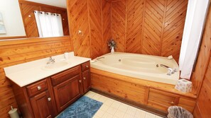Shower, towels - OCEANFRONT, Ocean views, screened porch, NP15-1, Pelican Dunes (Duck)