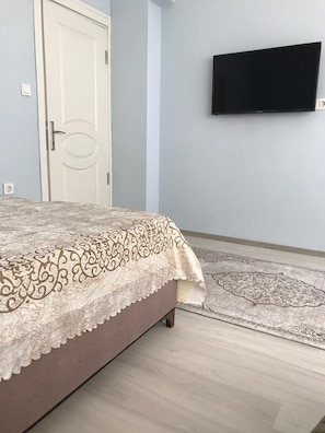 Blackout curtains, free WiFi