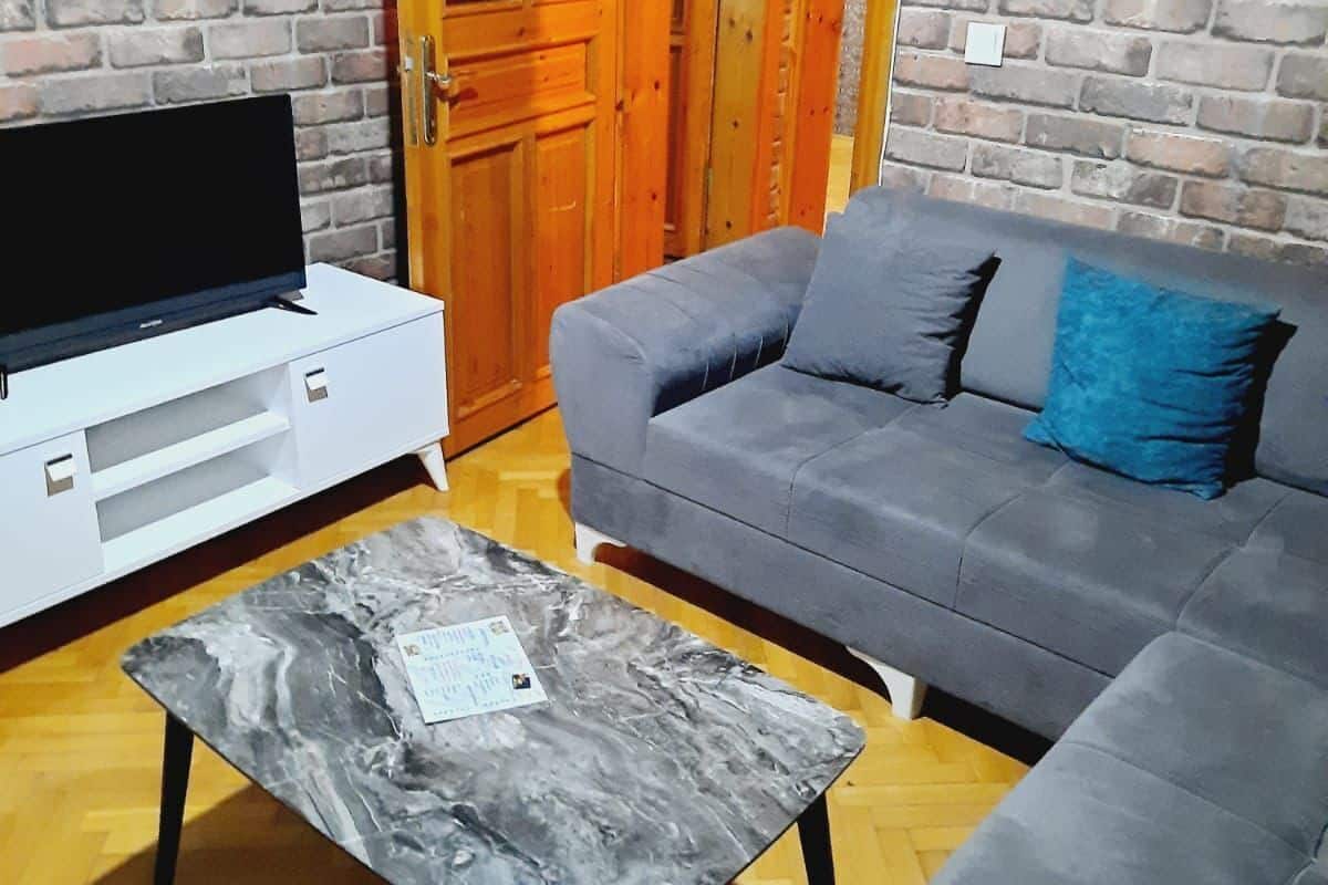 3 Bedroom, 1 Living Room (Bathtub Only) | Living area | LCD TV