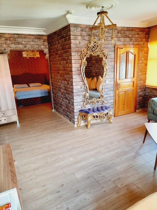 1 Bedroom, 1 Living Room (Jetted Tub) | 1 多间卧室、迷你吧、免费 WiFi