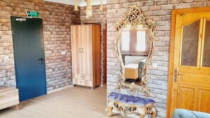 1 Bedroom, 1 Living Room (Jetted Tub)