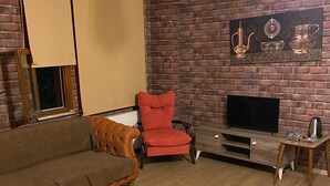 1 Bedroom, 1 Living Room (Jetted Tub) | Coin séjour